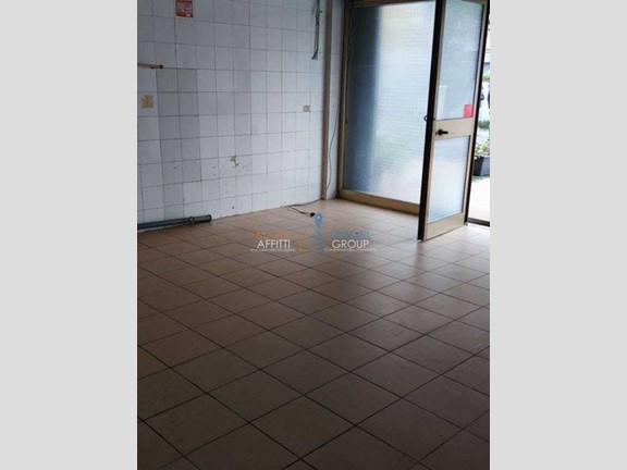 Immobile commerciale in Affitto a Massa, zona Marina Di Massa, 1'400€, 80 m²