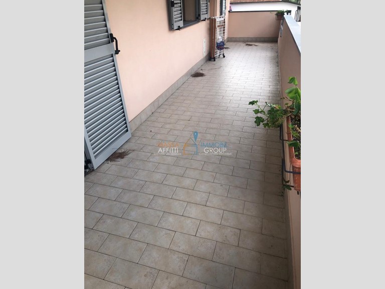 Quadrilocale in Vendita a Montignoso, zona Cinquale, 300'000€, 75 m², arredato