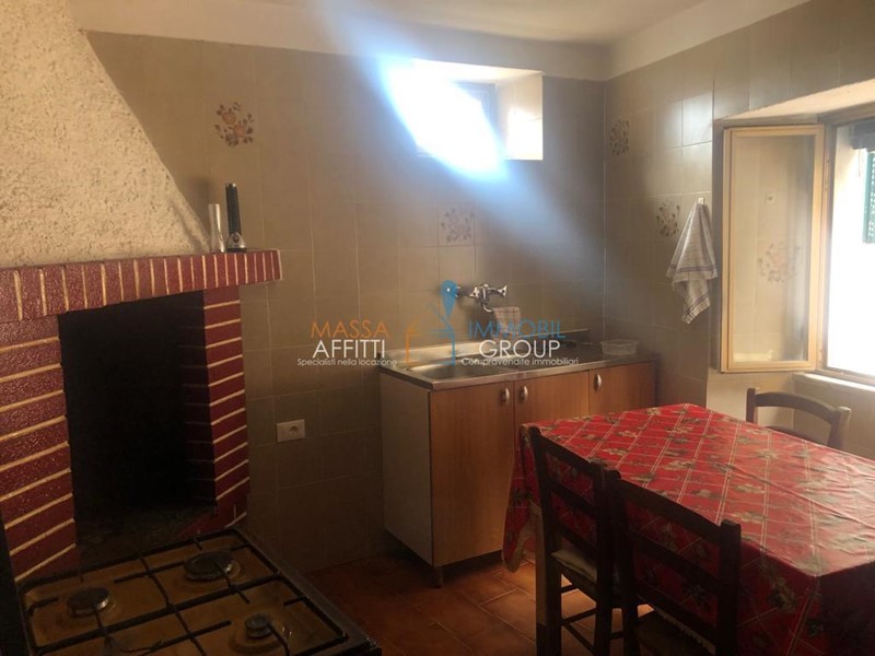 Casa Semi Indipendente in Vendita a Massa, zona Antona, 45'000€, 75 m²