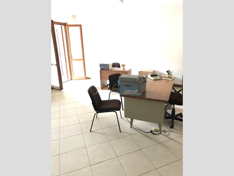 Ufficio in Vendita a Montignoso, 50'000€, 45 m²