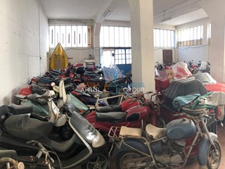 Capannone in Vendita a Massa, 300'000€, 400 m²