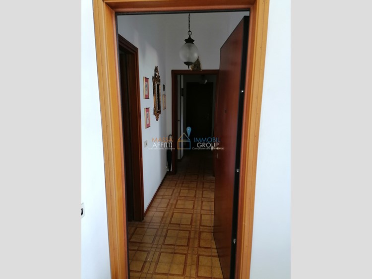 Appartamento in Vendita a Carrara, zona Avenza, 185'000€, 120 m²
