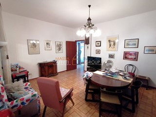 Appartamento in Vendita a Carrara, zona Avenza, 185'000€, 120 m²
