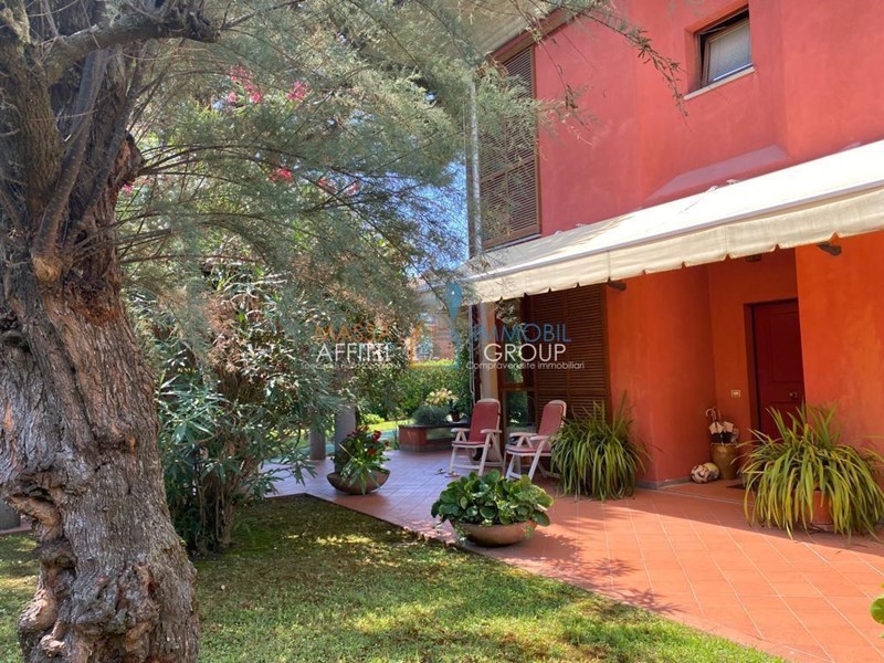 Casa Semi Indipendente in Vendita a Massa, 1'050'000€, 310 m², arredato