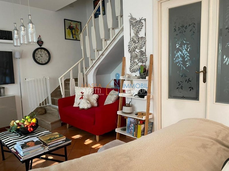 Casa Indipendente in Vendita a Montignoso, zona Cinquale, 230 m²