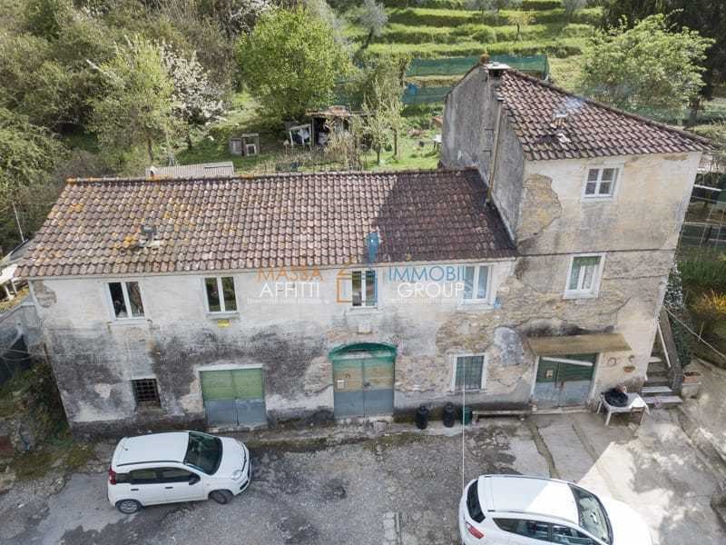 Casa Semi Indipendente in Vendita a Carrara, 110'000€, 160 m²