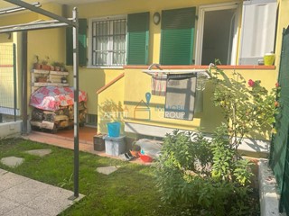 Casa Semi Indipendente in Vendita a Carrara, zona Bonascola, 320'000€, 210 m², arredato, con Box