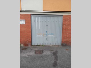 Capannone in Vendita a Carrara, 155'000€, 269 m²