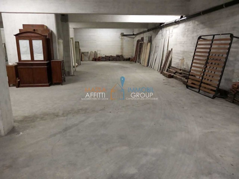 Capannone in Vendita a Carrara, 105'000€, 344 m²