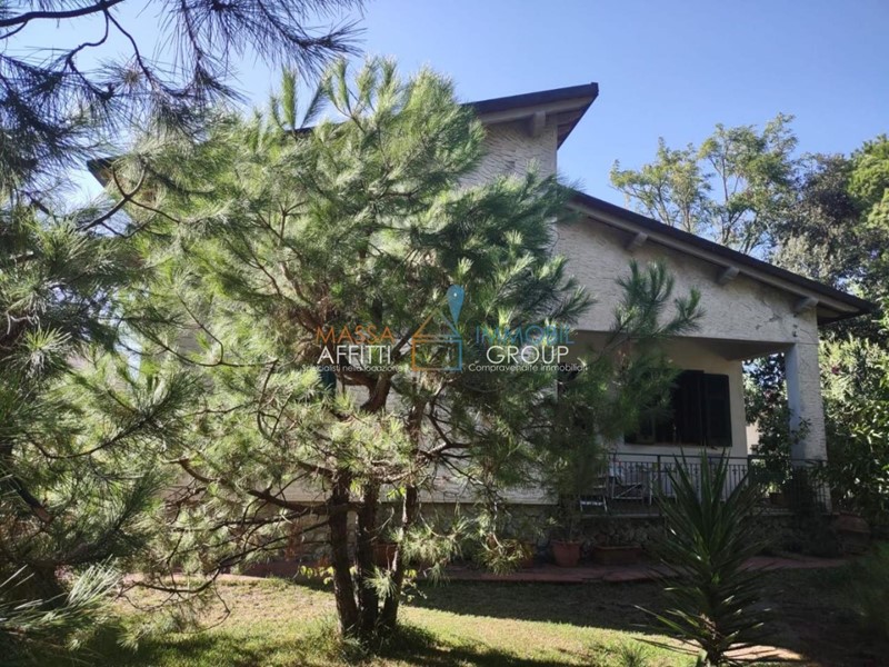 Casa Indipendente in Vendita a Massa, zona Marina Di Massa, 550'000€, 150 m², arredato