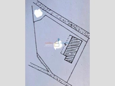 Capannone in Vendita a Massa, 350'000€, 220 m²