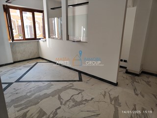 Ufficio in Affitto a Massa, 1'800€, 160 m²