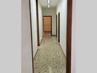 Ufficio in Affitto a Massa, 750€, 128 m²