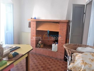 Casa Indipendente in Vendita a Massa, 240'000€, 220 m²