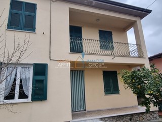 Casa Indipendente in Vendita a Massa, 400'000&euro;, 160 m²