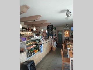 Immobile commerciale in Vendita a Montignoso, 120'000€, 80 m², arredato
