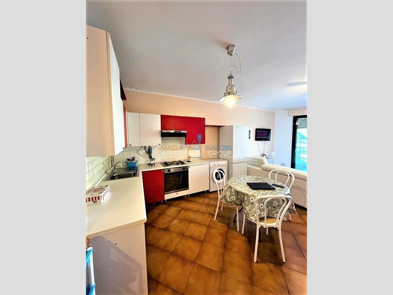 Trilocale in Vendita a Massa, zona Marina Di Massa, 280'000€, 70 m², arredato