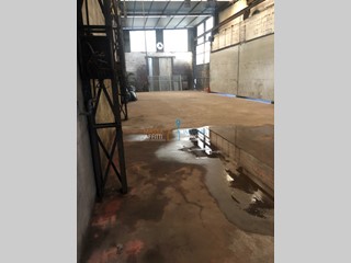 Capannone in Vendita a Massa, zona Mirteto, 300'000€, 830 m²