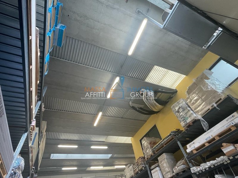Capannone in Vendita a Massa, 750'000€, 656 m²