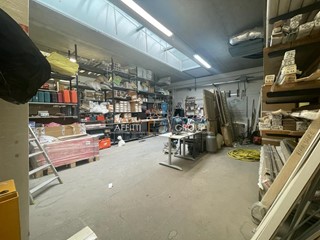 Capannone in Vendita a Massa, 750'000€, 656 m²