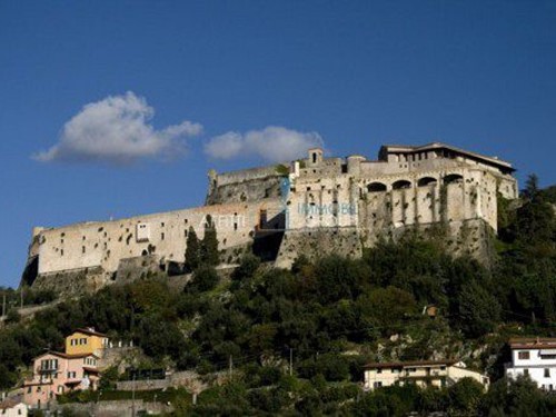 Ufficio in Affitto a Massa, 500€, 80 m²