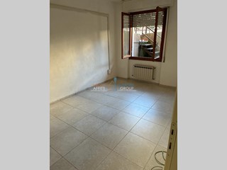 Ufficio in Affitto a Massa, 500€, 80 m²