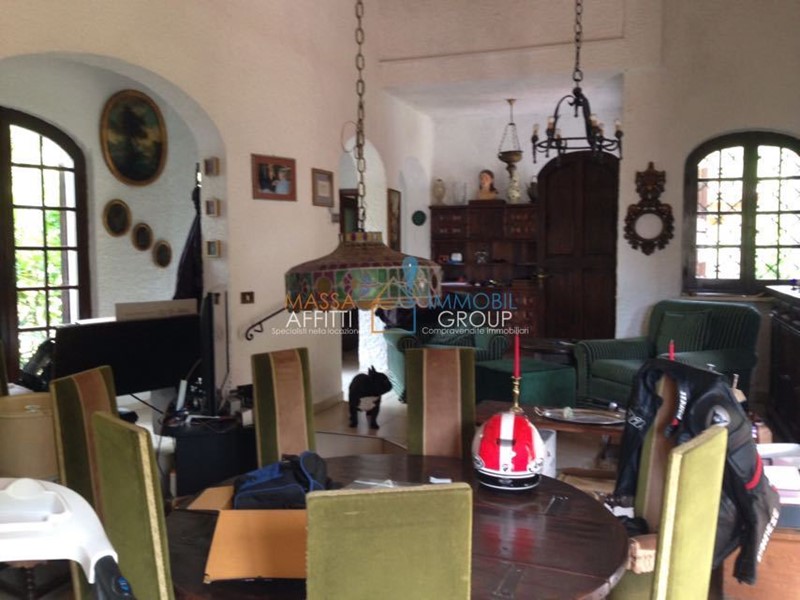 Casa Indipendente in Vendita a Montignoso, 380'000€, 300 m², arredato
