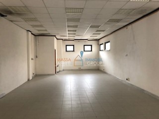 Immobile commerciale in Affitto a Massa, 1'800€, 190 m²
