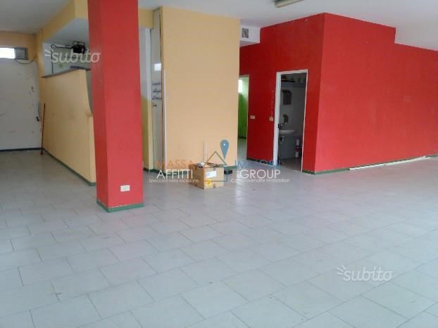 Immobile commerciale in Vendita a Massa, zona Marina Di Massa, 390'000&euro;, 315 m²