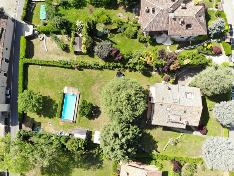 Villa in Vendita a Brescia, 1'090'000€, 535 m², con Box
