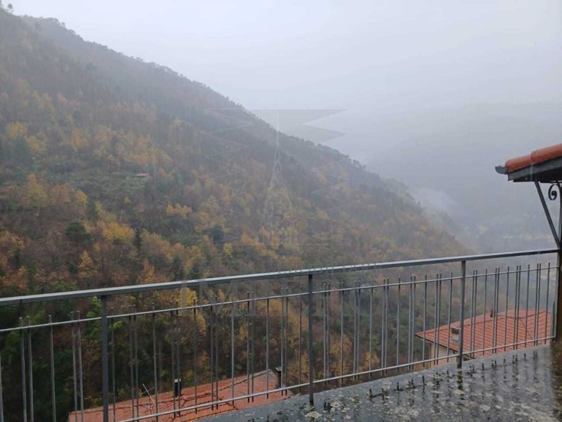 Casa Semi Indipendente in Vendita a Castel Vittorio, 100'000€, 200 m²