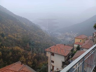 Casa Semi Indipendente in Vendita a Castel Vittorio, 100'000€, 200 m²