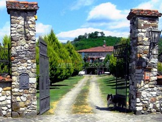 Casa Indipendente in Vendita a Villafranca in Lunigiana, 410 m²