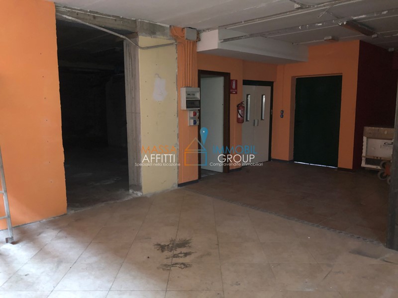 Immobile commerciale in Affitto a Massa, 1500 m²