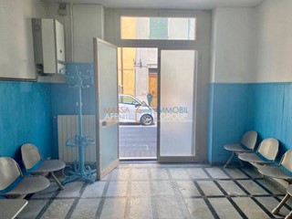 Immobile commerciale in Vendita a Carrara, zona Marina Di Carrara, 70'000€, 36 m²