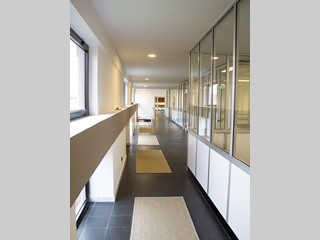 Ufficio in Affitto a Carrara, 3'000€, 300 m²