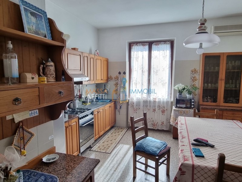 Casa Indipendente in Vendita a Carrara, zona Marina Di Carrara, 895'000€, 370 m², con Box