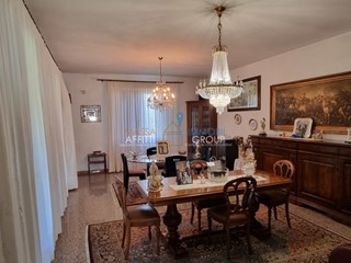 Casa Indipendente in Vendita a Carrara, zona Marina Di Carrara, 895'000€, 370 m², con Box