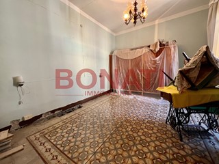 Appartamento in Vendita a La Spezia, zona Centro, 160'000€, 80 m²