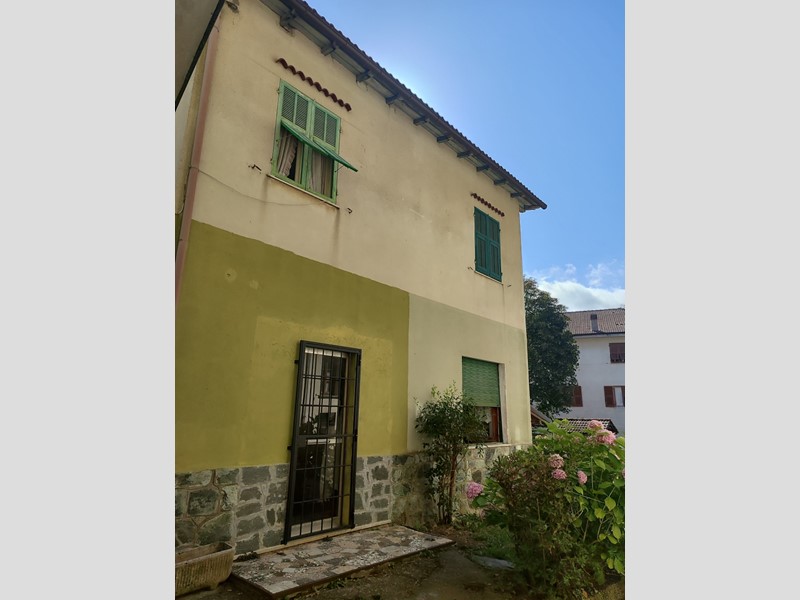 Casa Semi Indipendente in Vendita a Urbe, 35'000€, 80 m²