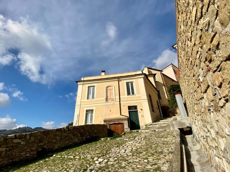 Bilocale in Vendita a Diano Castello, 78'000€, 50 m²