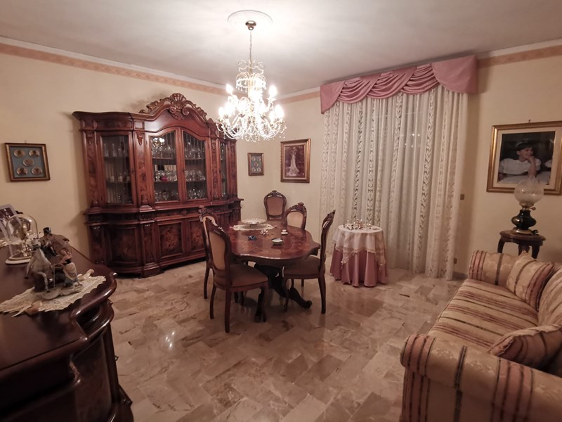 Quadrilocale in Vendita a Villabate, zona Corso Vittorio Emanuele, 85'000€, 105 m²