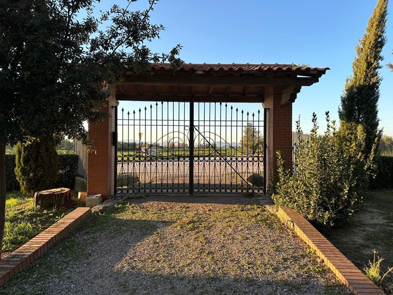 Casale in Vendita a Grosseto, zona Principina Terra, 1'050'000€, 650 m², con Box