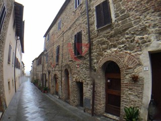 Appartamento in Vendita a Casole d'Elsa, zona Monteguidi, 65'000€, 101 m²