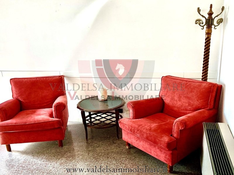 Ufficio in Vendita a Poggibonsi, 120'000€, 76 m²