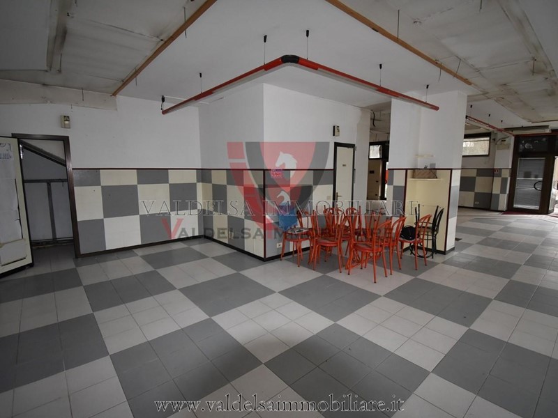 Immobile commerciale in Vendita a Poggibonsi, 200'000€, 115 m²