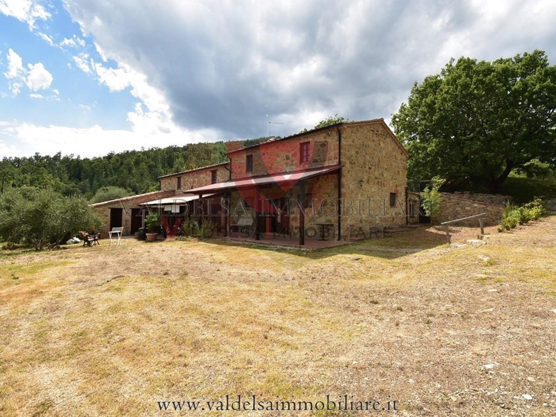 Casale in Vendita a Pomarance, 800'000€, 470 m², arredato