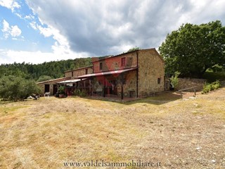 Casale in Vendita a Pomarance, 800'000€, 470 m², arredato