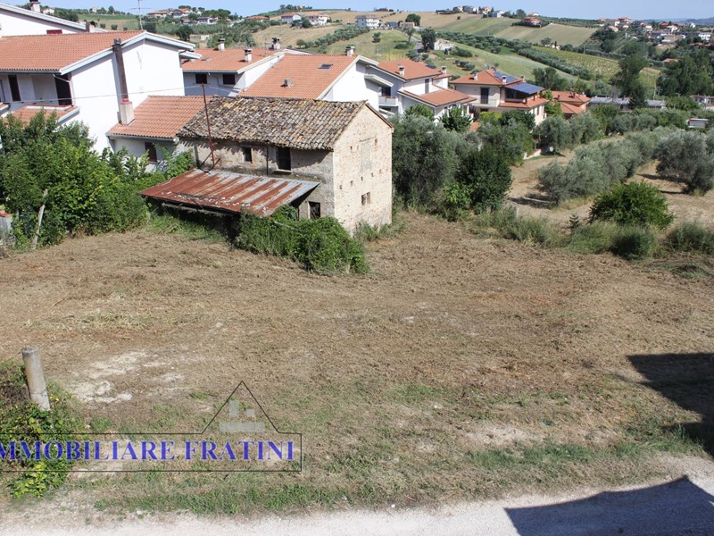 Terreno edificabile in Vendita a Ancarano, 38'000€, 870 m²