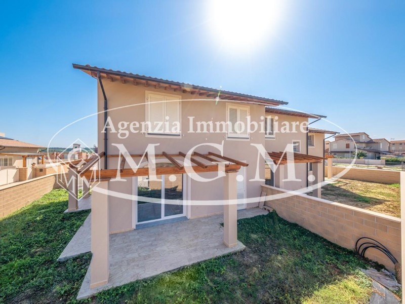 Villa bifamiliare in Vendita a Bientina, 400'000€, 150 m²
